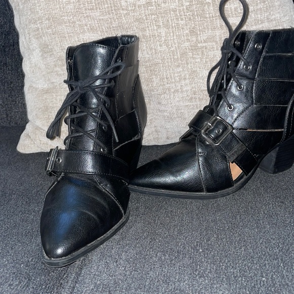 Shoes - Boots